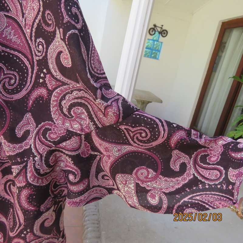 Fabulous pink-white paisley printed slip over top on dark purple polyester. Size 48. V front. As new