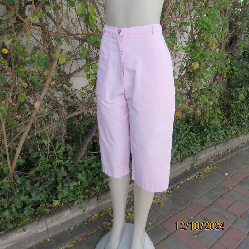 Amazing soft rose pink cotton jeans by CATALEA from Lebanon. Size 34. High waist. Brand new cond.