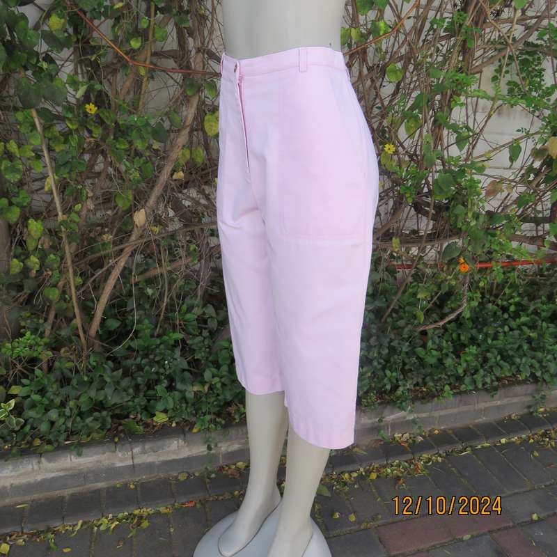 Amazing soft rose pink cotton jeans by CATALEA from Lebanon. Size 34. High waist. Brand new cond.