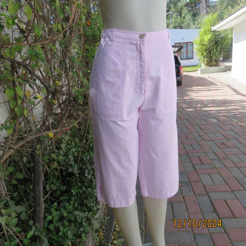 Amazing soft rose pink cotton jeans by CATALEA from Lebanon. Size 34. High waist. Brand new cond.