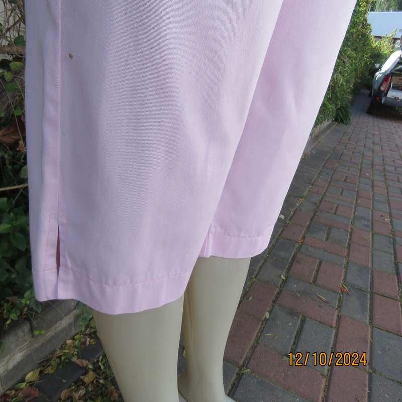 Amazing soft rose pink cotton jeans by CATALEA from Lebanon. Size 34. High waist. Brand new cond.