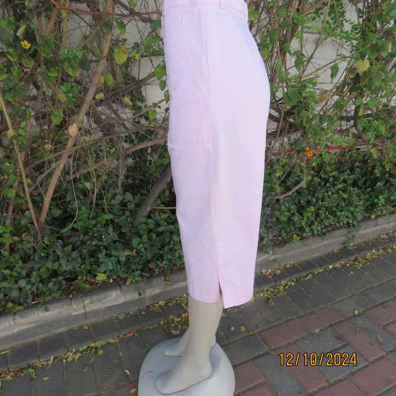 Amazing soft rose pink cotton jeans by CATALEA from Lebanon. Size 34. High waist. Brand new cond.