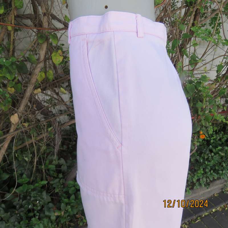 Amazing soft rose pink cotton jeans by CATALEA from Lebanon. Size 34. High waist. Brand new cond.