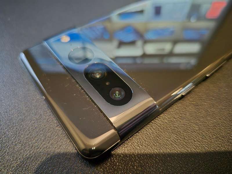 GOOGLE PIXEL 7 PRO 128GB (Complete with box, accessories and 2 protective covers)