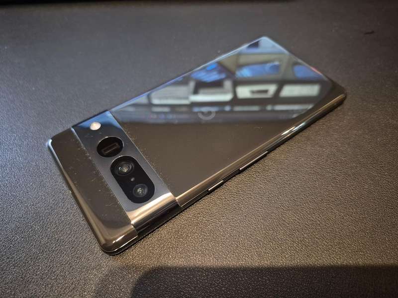 GOOGLE PIXEL 7 PRO 128GB (Complete with box, accessories and 2 protective covers)