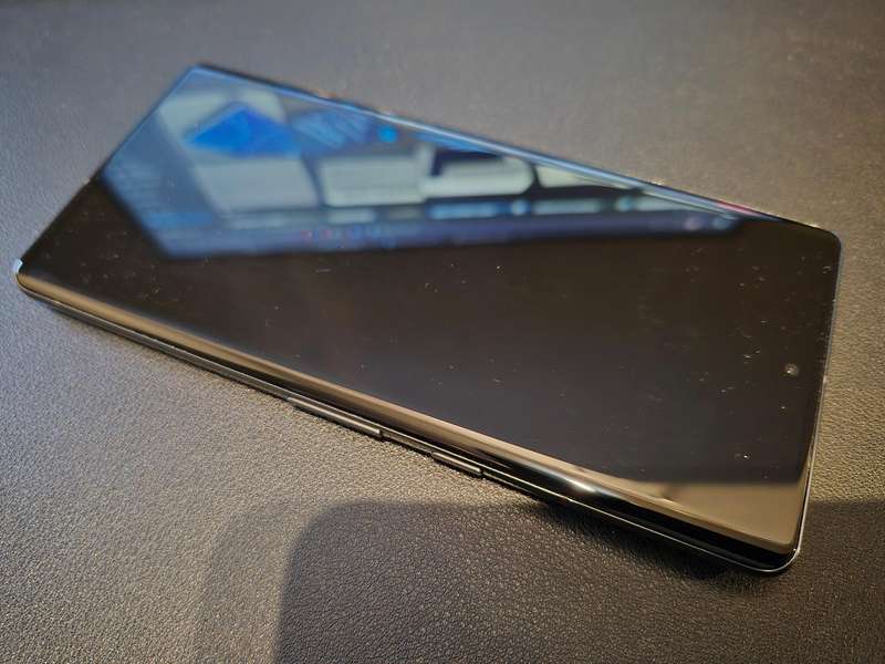 GOOGLE PIXEL 7 PRO 128GB (Complete with box, accessories and 2 protective covers)