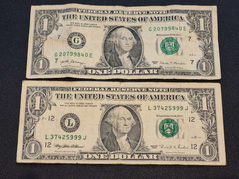 2 x USA 1 Dollar Bank Notes