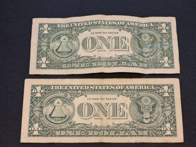 2 x USA 1 Dollar Bank Notes