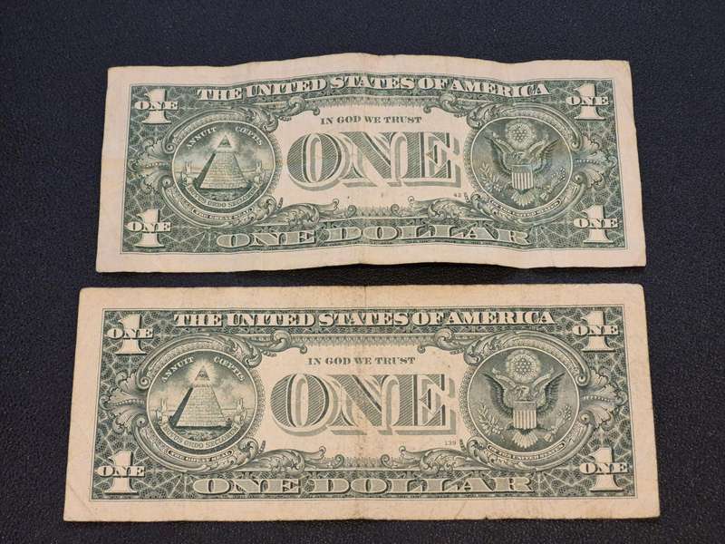 2 x USA 1 Dollar Bank Notes