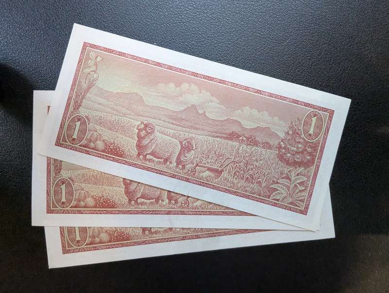 TW de Jongh - One Rand Banknotes x 3 - Consecutive numbers