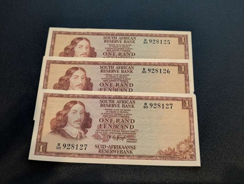 TW de Jongh - One Rand Banknotes - Consecutive numbers ( Lot of 3 )