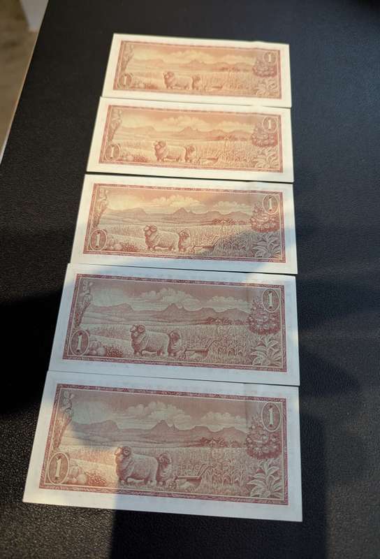TW de Jongh - One Rand Banknotes - Consecutive numbers ( Lot of 5 )