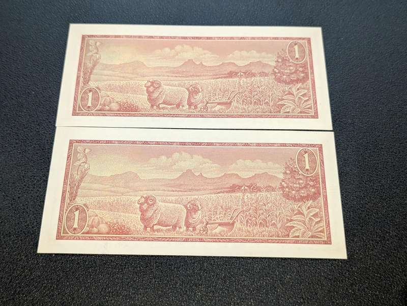 TW de Jongh - One Rand Bank Notes x 2 ( Consecutive numbers )