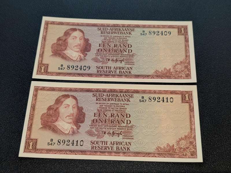 TW de Jongh - One Rand Bank Notes x 2 ( Consecutive numbers )
