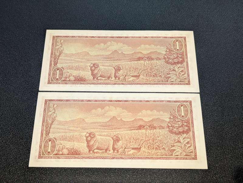 TW de Jongh - One Rand Bank Notes x 2 ( Consecutive numbers )