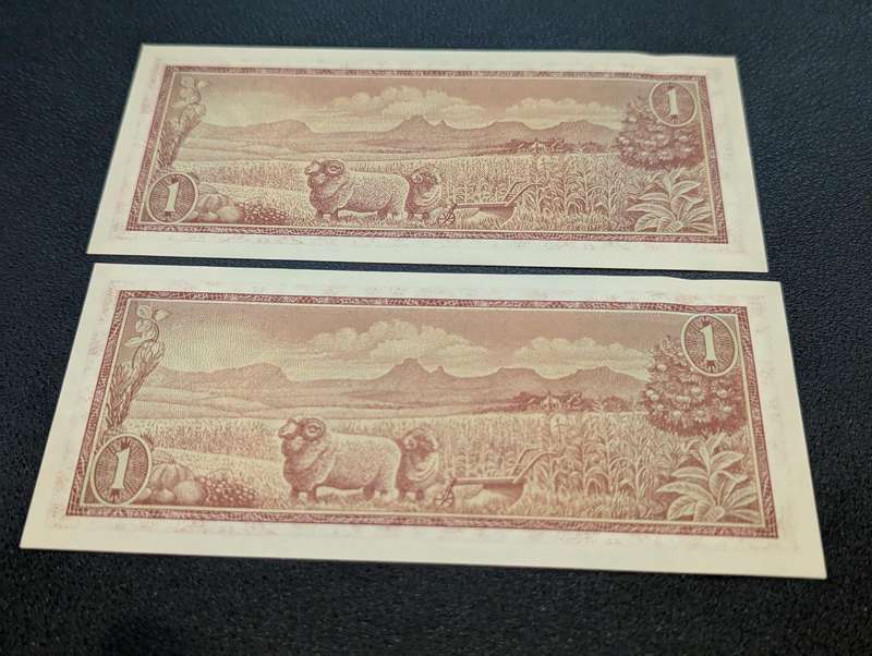 TW de Jongh - One Rand Banknotes x 2 ( Consecutive numbers )