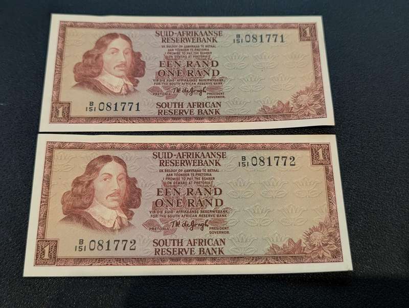 TW de Jongh - One Rand Bank Notes x 2 ( Consecutive numbers )