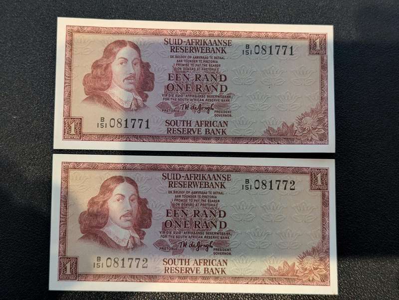 TW de Jongh - One Rand Bank Notes x 2 ( Consecutive numbers )