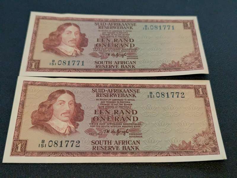 TW de Jongh - One Rand Bank Notes x 2 ( Consecutive numbers )