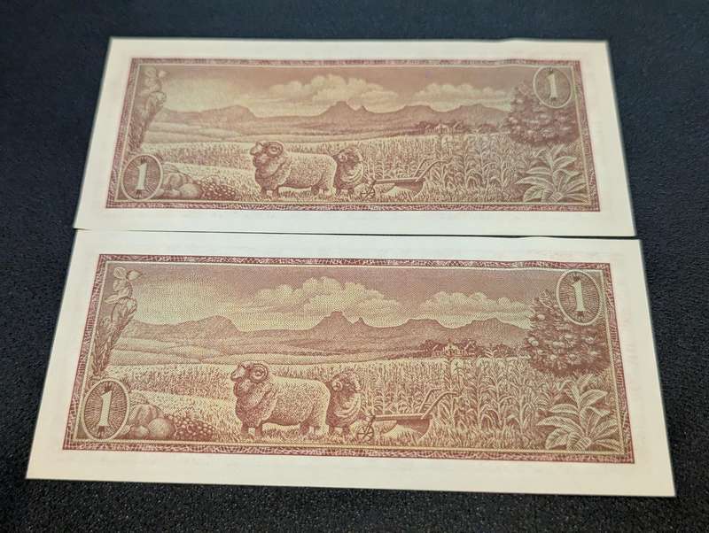 TW de Jongh - One Rand Bank Notes x 2 ( Consecutive numbers )