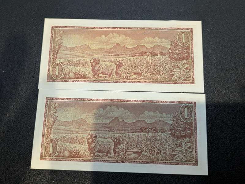 TW de Jongh - One Rand Bank Notes x 2 ( Consecutive numbers )