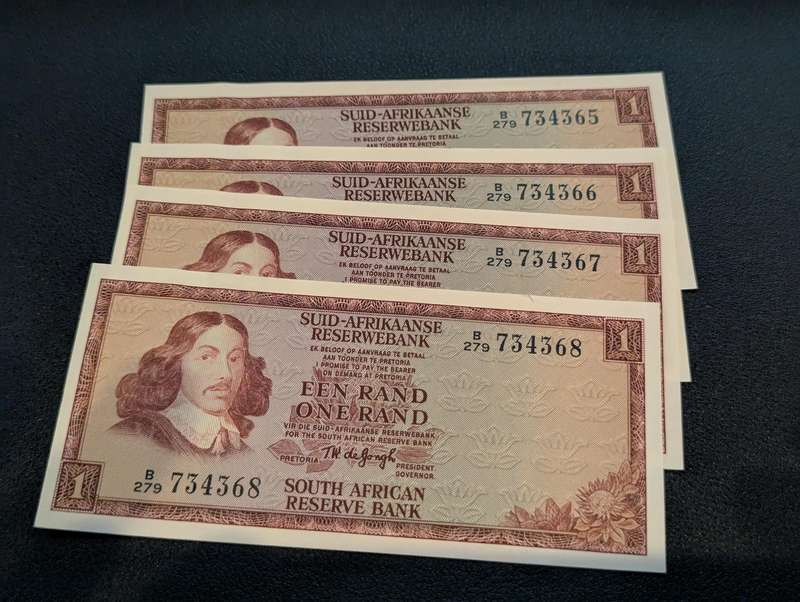 TW de Jongh - One Rand Bank Notes x 4 ( Consecutive numbers )