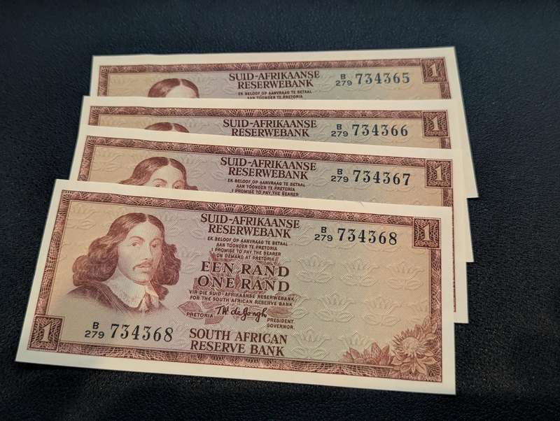 TW de Jongh - One Rand Bank Notes x 4 ( Consecutive numbers )