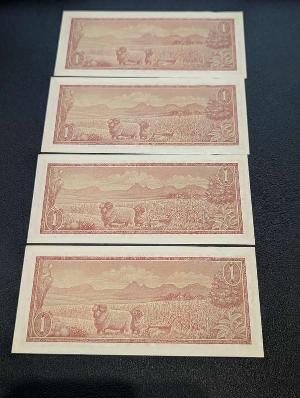 TW de Jongh - One Rand Bank Notes x 4 ( Consecutive numbers )