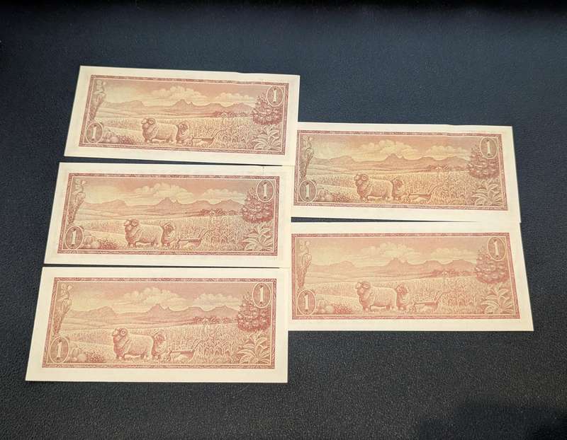 TW de Jongh - One Rand Bank Notes x 5