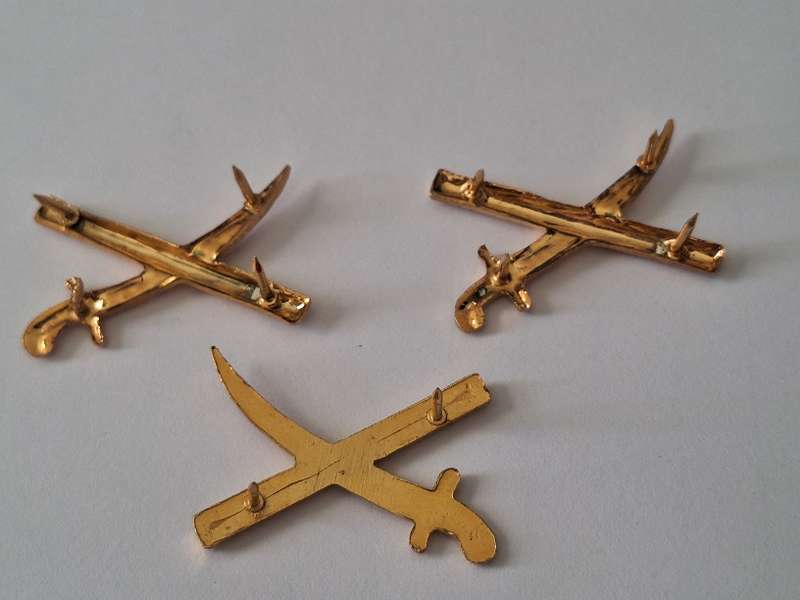 Generals crossed sword and batton badge