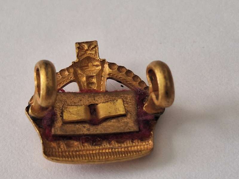 WW1 British officers insignia crown pip