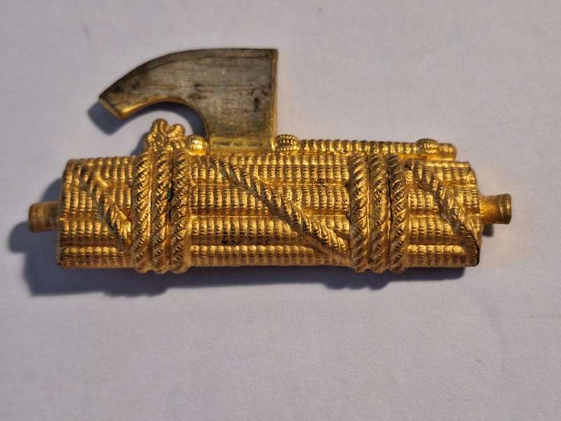 WW2 Italian Fascist FEZ badge