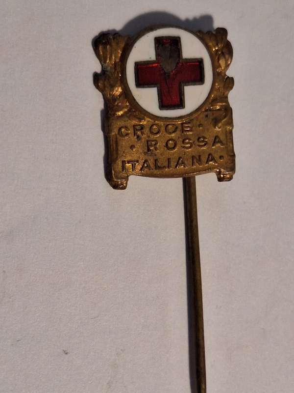 Vintage Italian Red Cross pin badge