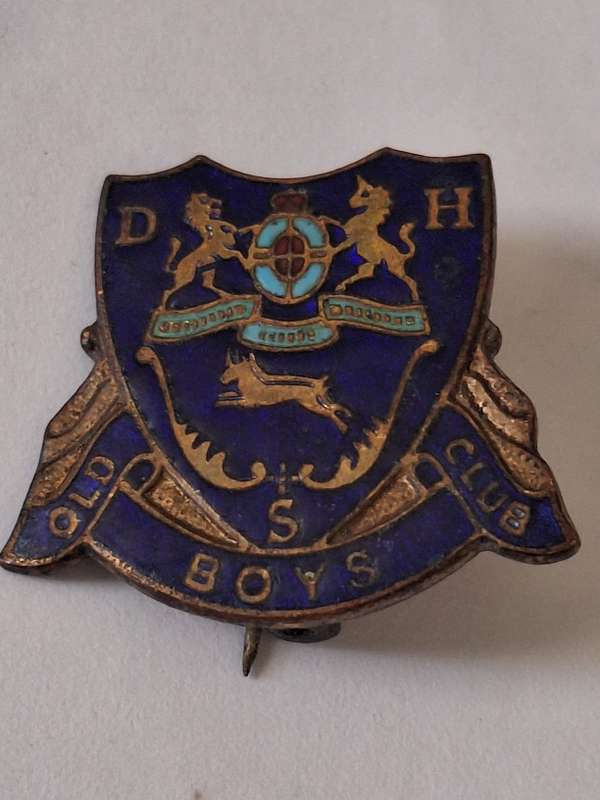 Vintage d H S Olod Boys club pin badge
