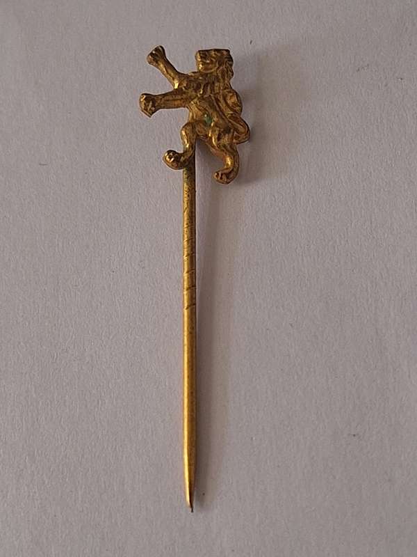 Gold tone Liondesign lapel pin