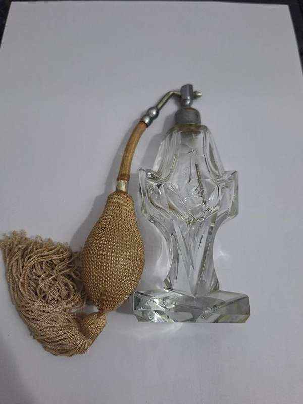 Large vintage crystal perfume bottle with atomiser 14cm high