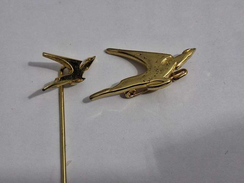 Vintage SAA flying springbok pins