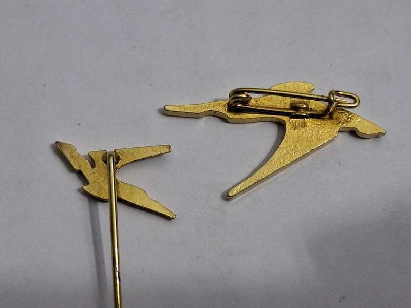 Vintage SAA flying springbok pins