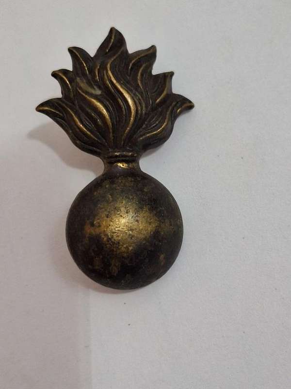 Vintage flaming grenade collar badge, also worn on field service cap