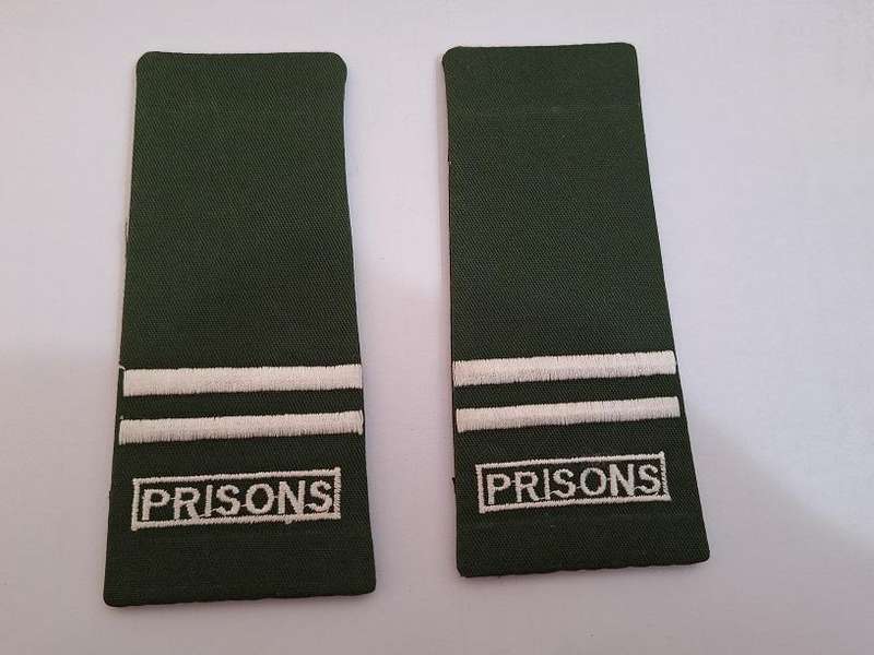 2 x Prisons epaulettes
