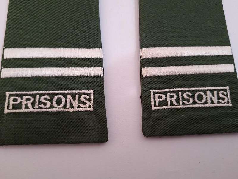 2 x Prisons epaulettes
