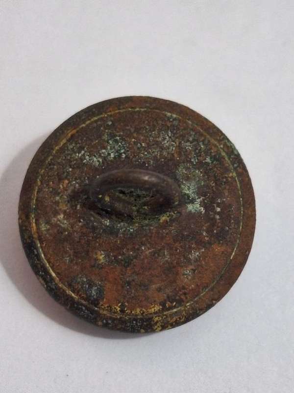 Antique/vintage button, possibly command post 2