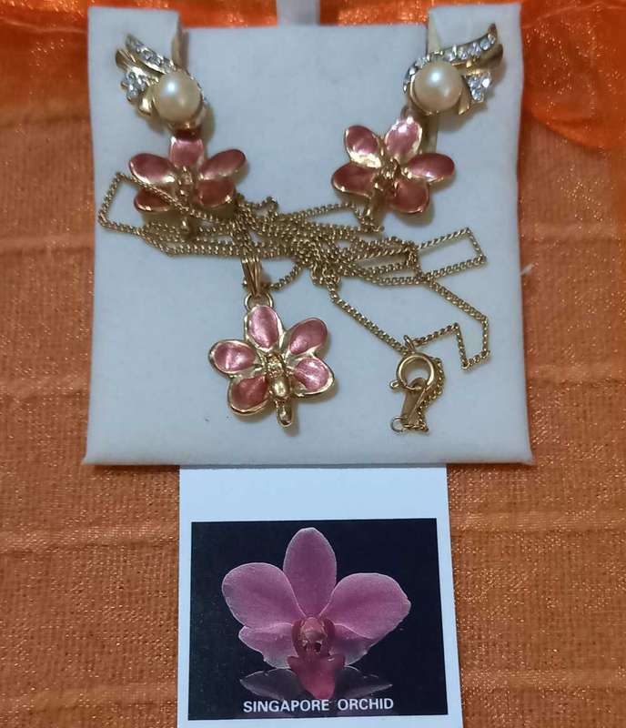 Vintage Singapore Orchid 24 Carat Gold Plated Clip On Earrings and Pendant Set