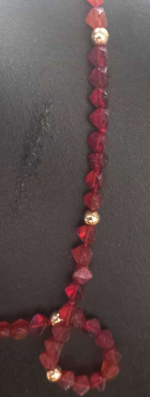 Vintage Lovely Garnet and 9ct Gold Balls Necklace. 40cm.