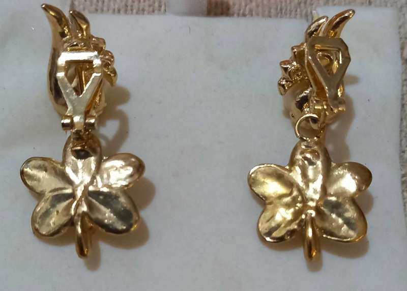 Vintage Singapore Orchid 24 Carat Gold Plated Clip On Earrings and Pendant Set