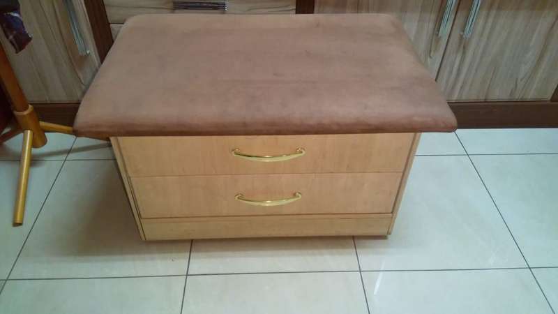 Storage ottoman bench 2 drawer, on wheels