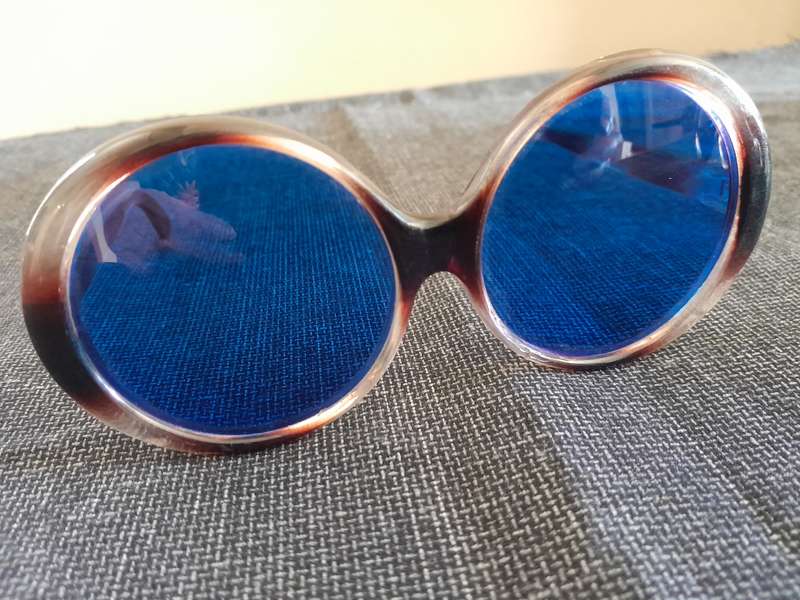 Vintage sunglasses round blue lenses