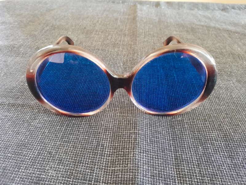 Vintage sunglasses round blue lenses