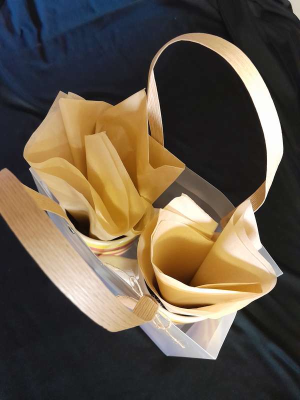Gift mug set in bag with name card