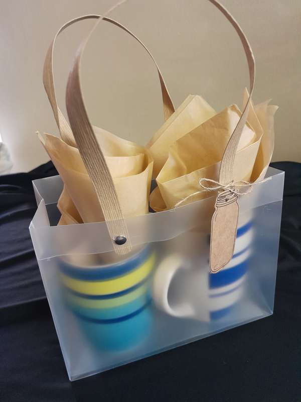 Gift mug set in bag with name card
